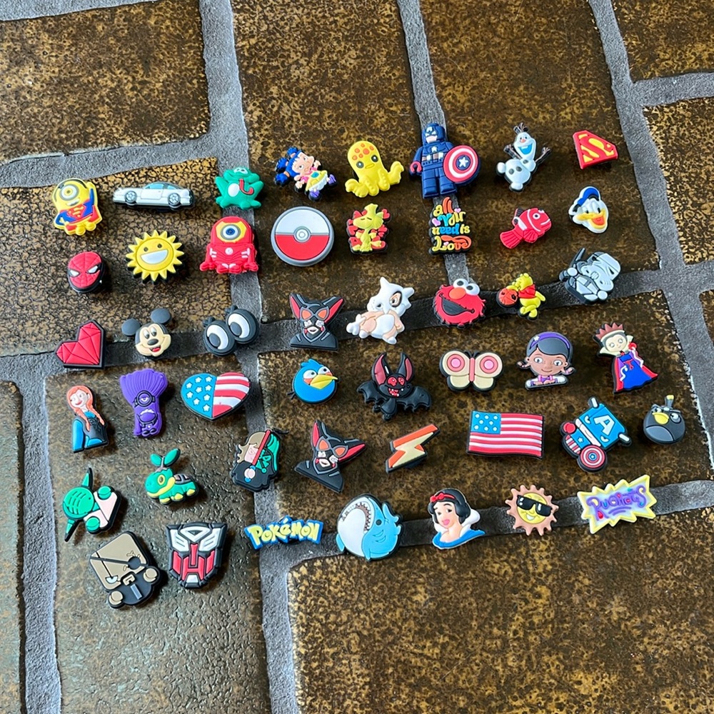 🛍 6 for $35 • 47 Piece Cartoon/Kids Themed Croc Charm Jibbitz Set